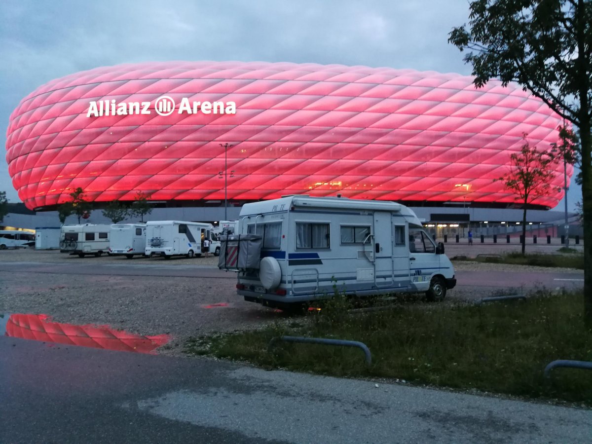 Stellplatz an der Allianz Arena München Stellplatz an der Allianz Arena München
